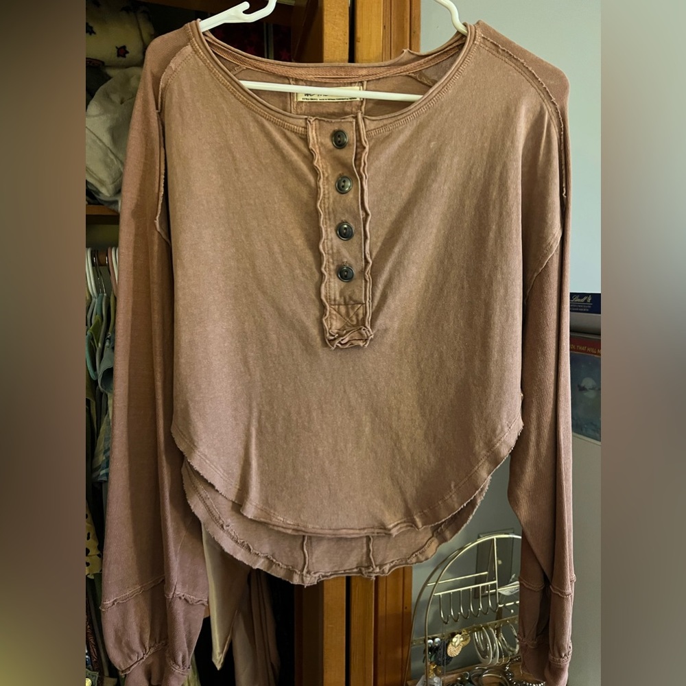 Free People Long sleeved loose crop top XS